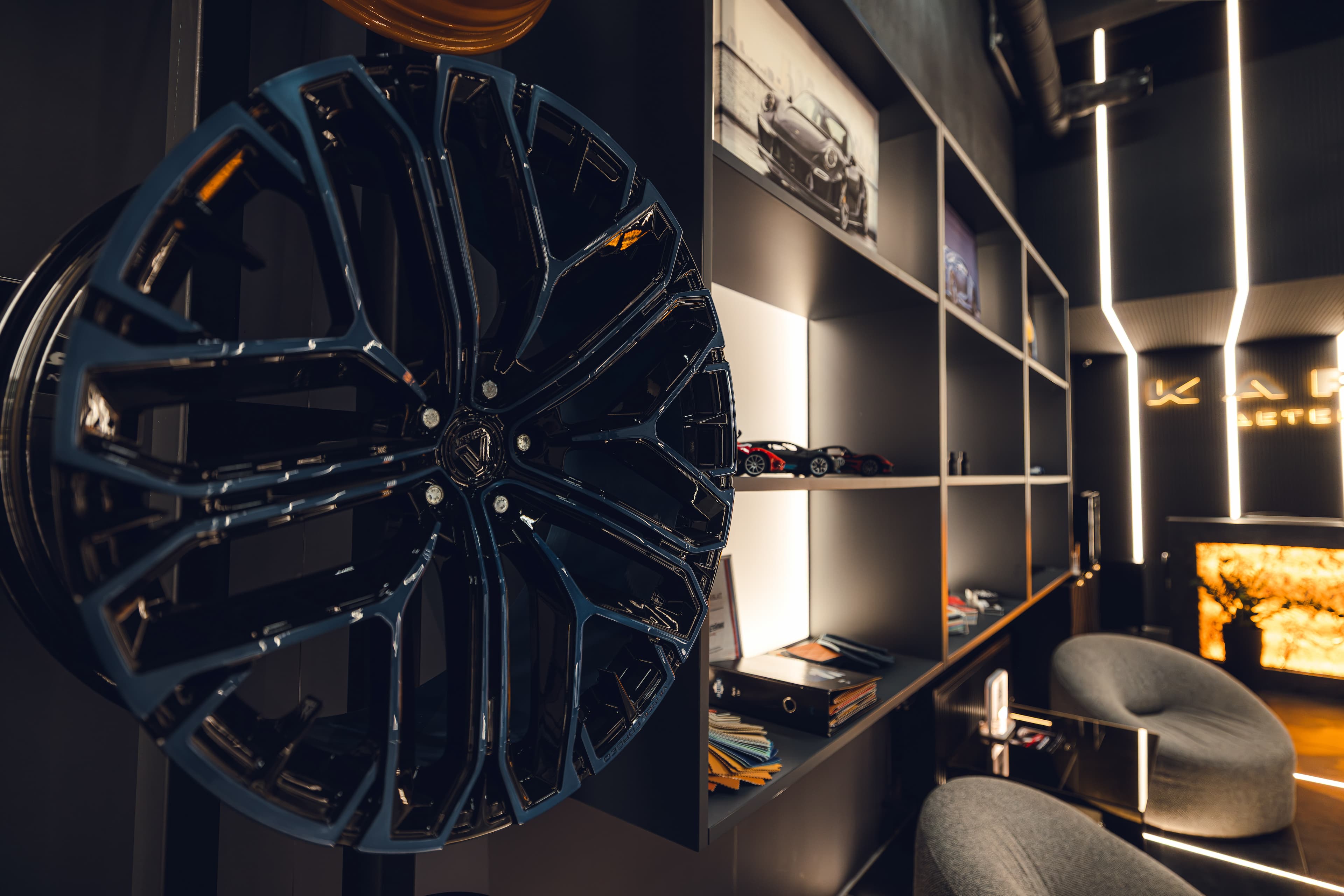 Премиальный интерьер детейлинг-центра KARAD в Раменках