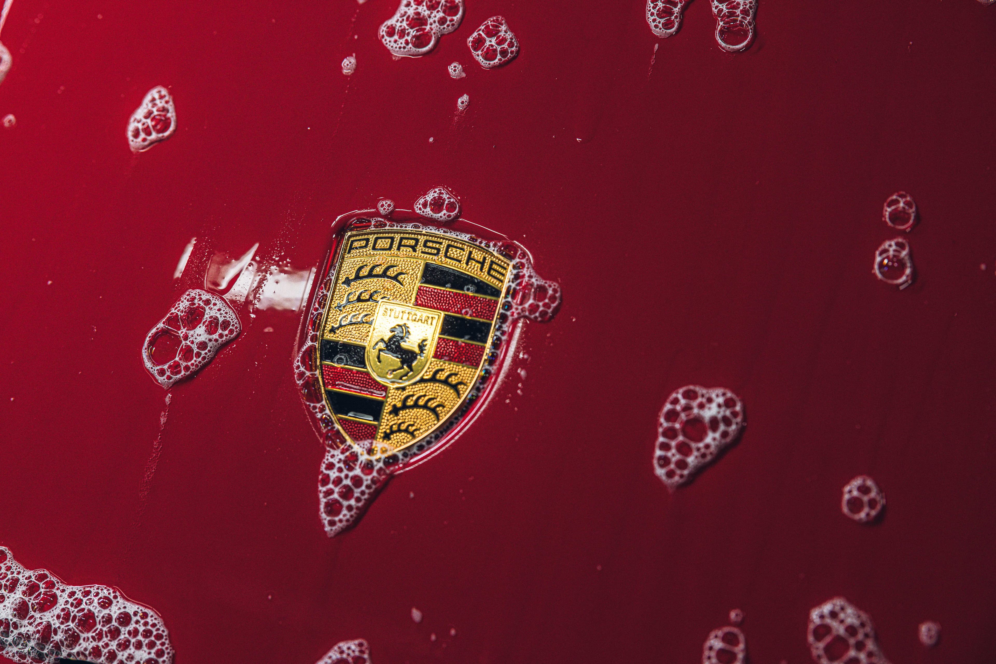 Фотоконтент услуги полировки автомобиля для геосервисов